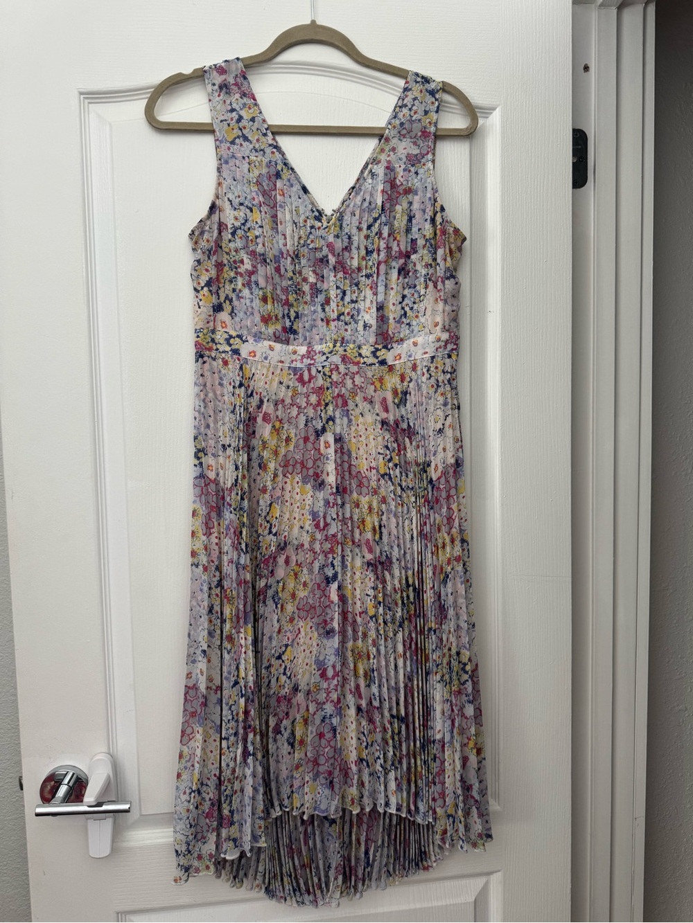 Floral Pleated V-Neck Midi Dress in Lavender Multi